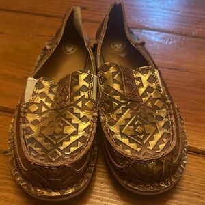 NWOT Ariat Cruisers - Size 7